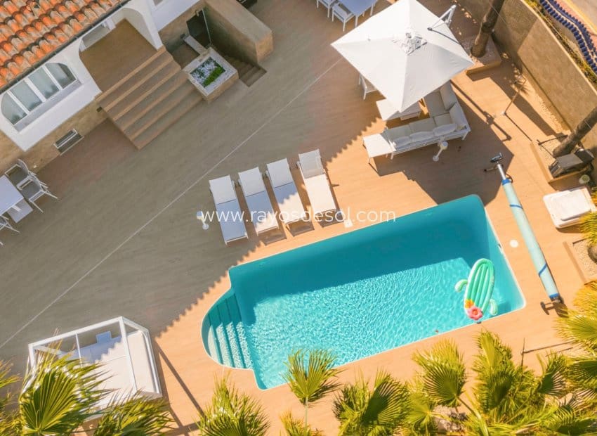 5 bedroom Villa for sale in Rojales with pool - € 590,000 (Ref: 9940739)