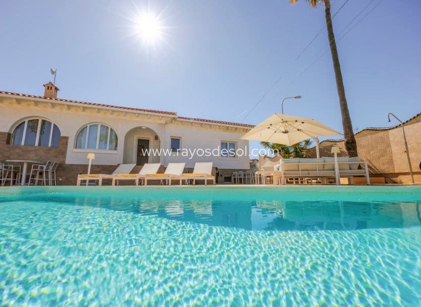 5 bedroom Villa for sale in Rojales with pool - € 590,000 (Ref: 9940739)