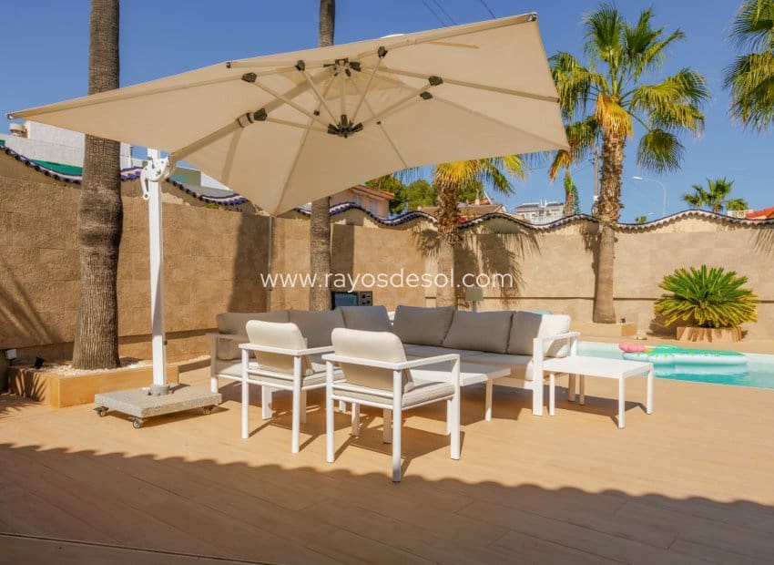 5 bedroom Villa for sale in Rojales with pool - € 590,000 (Ref: 9940739)