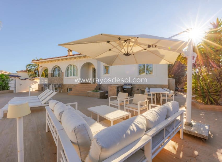 5 bedroom Villa for sale in Rojales with pool - € 590,000 (Ref: 9940739)