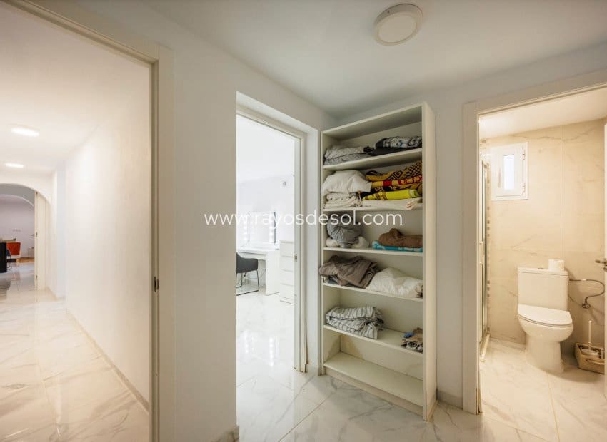 5 bedroom Villa for sale in Rojales with pool - € 590,000 (Ref: 9940739)