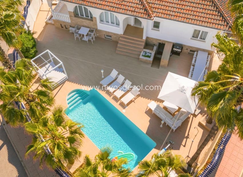 5 bedroom Villa for sale in Rojales with pool - € 590,000 (Ref: 9940739)