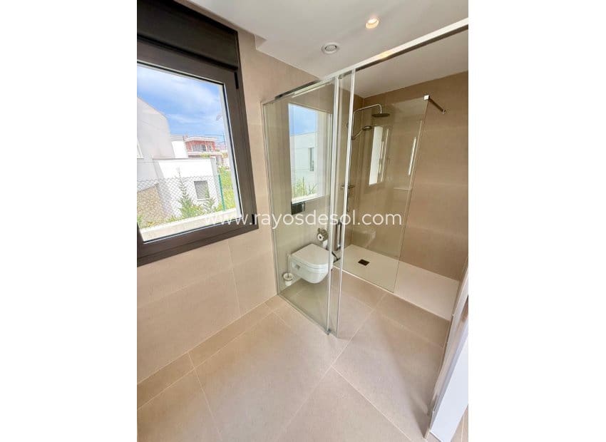 Chalet de 3 habitaciones en Finestrat en venta con piscina garaje - 899.000 € (Ref: 9943277)