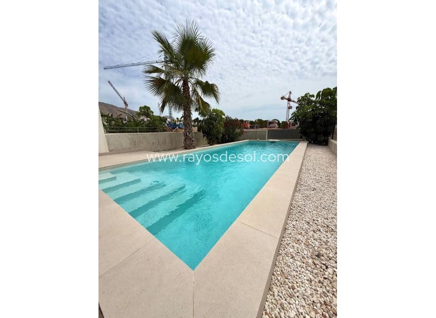Chalet de 3 habitaciones en Finestrat en venta con piscina garaje - 899.000 € (Ref: 9943277)