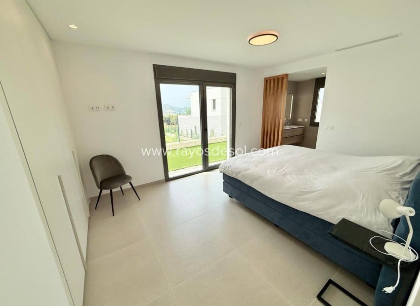 Chalet de 3 habitaciones en Finestrat en venta con piscina garaje - 899.000 € (Ref: 9943277)