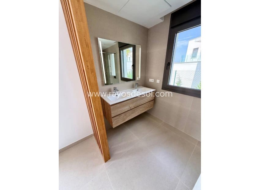 Chalet de 3 habitaciones en Finestrat en venta con piscina garaje - 899.000 € (Ref: 9943277)