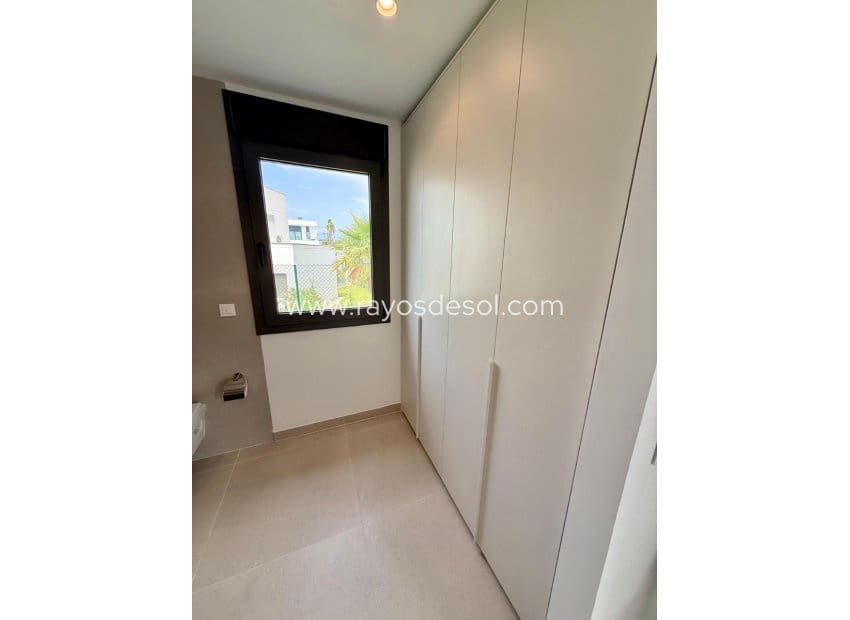 Chalet de 3 habitaciones en Finestrat en venta con piscina garaje - 899.000 € (Ref: 9943277)