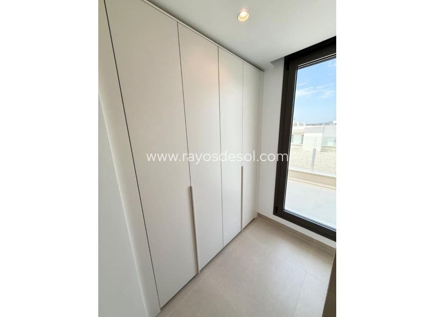 Chalet de 3 habitaciones en Finestrat en venta con piscina garaje - 899.000 € (Ref: 9943277)