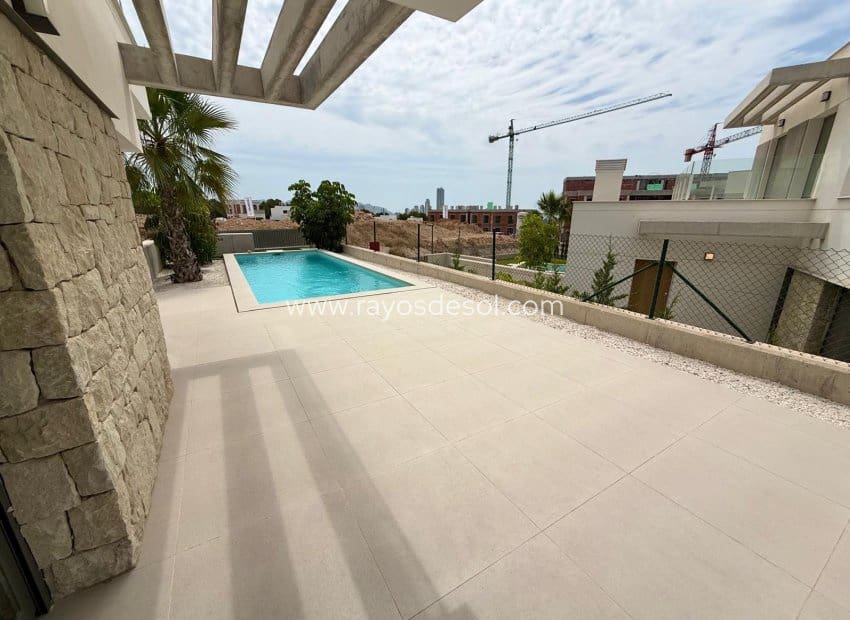 Chalet de 3 habitaciones en Finestrat en venta con piscina garaje - 899.000 € (Ref: 9943277)