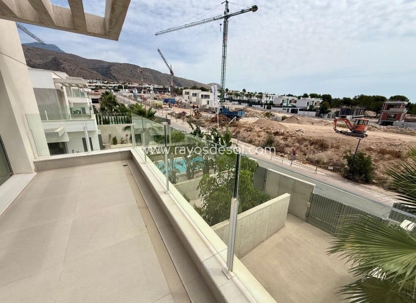 Chalet de 3 habitaciones en Finestrat en venta con piscina garaje - 899.000 € (Ref: 9943277)