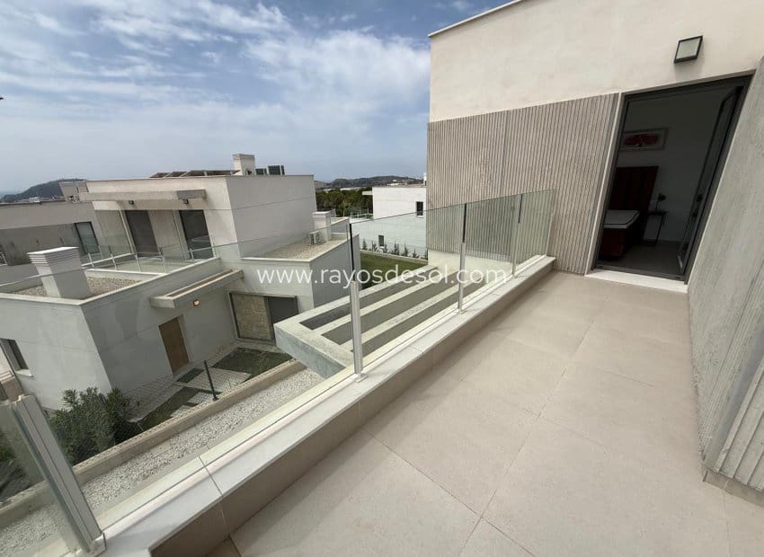 Chalet de 3 habitaciones en Finestrat en venta con piscina garaje - 899.000 € (Ref: 9943277)