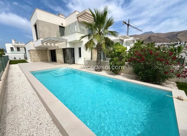 Chalet de 3 habitaciones en Finestrat en venta con piscina garaje - 899.000 € (Ref: 9943277)