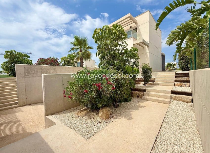 Chalet de 3 habitaciones en Finestrat en venta con piscina garaje - 899.000 € (Ref: 9943277)