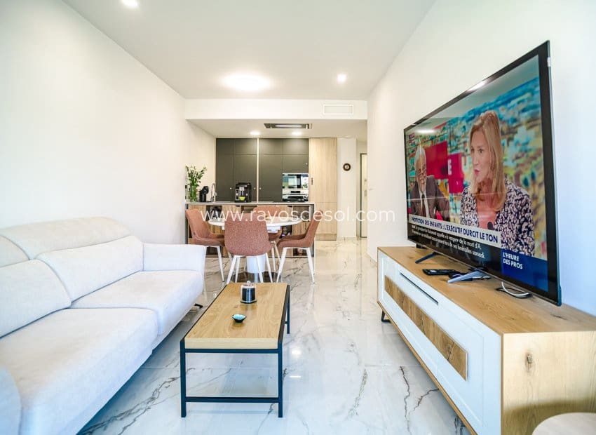 2 sovrum Lägenhet till salu i Torrevieja med pool - 350 000 € (Ref: 9944742)