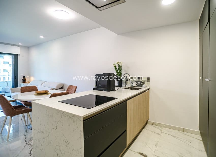 2 sovrum Lägenhet till salu i Torrevieja med pool - 350 000 € (Ref: 9944742)