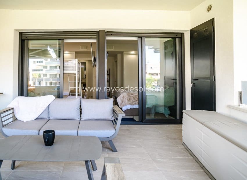 2 sovrum Lägenhet till salu i Torrevieja med pool - 350 000 € (Ref: 9944742)