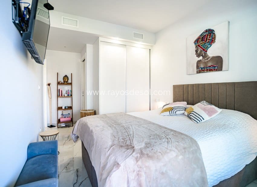 2 sovrum Lägenhet till salu i Torrevieja med pool - 350 000 € (Ref: 9944742)