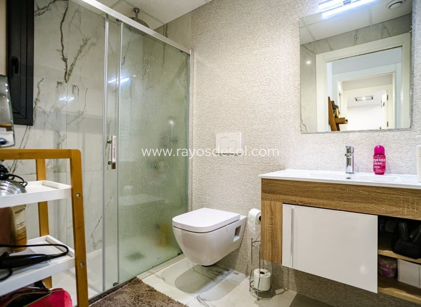 2 sovrum Lägenhet till salu i Torrevieja med pool - 350 000 € (Ref: 9944742)