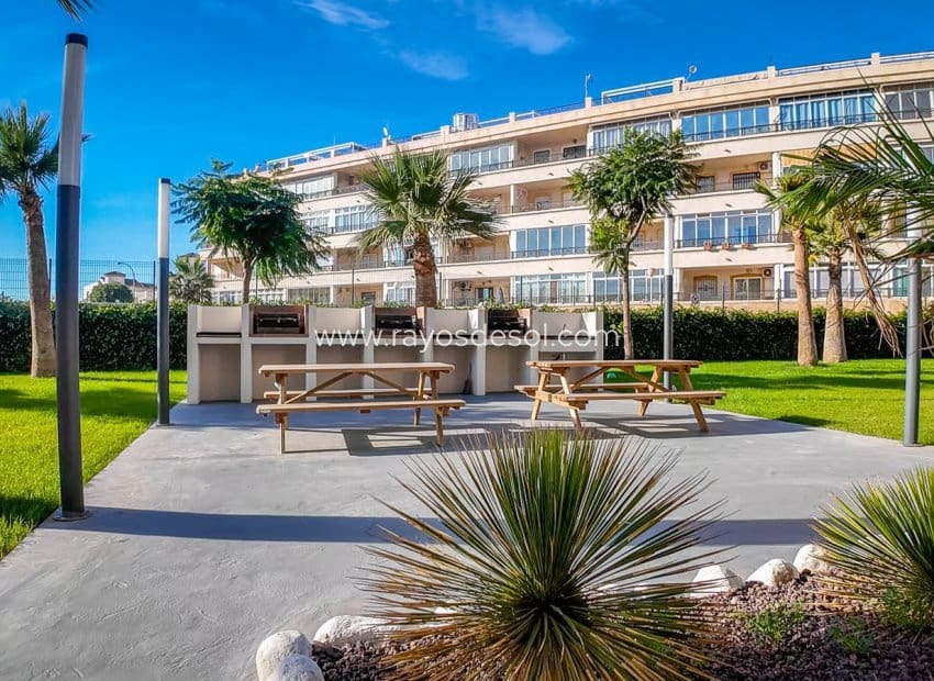 2 sovrum Lägenhet till salu i Torrevieja med pool - 350 000 € (Ref: 9944742)