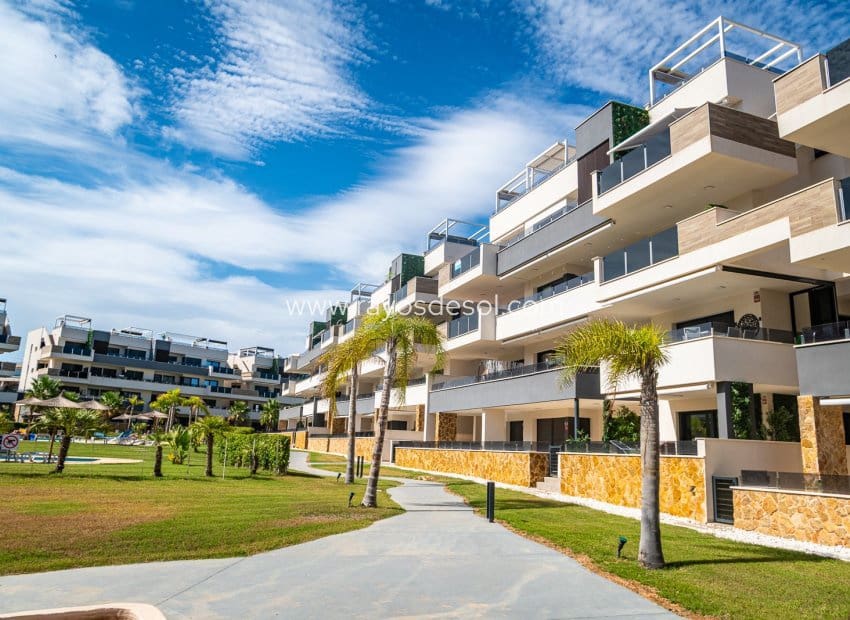 2 slaapkamer Appartement te koop in Torrevieja met zwembad garage - € 350.000 (Ref: 9944742)