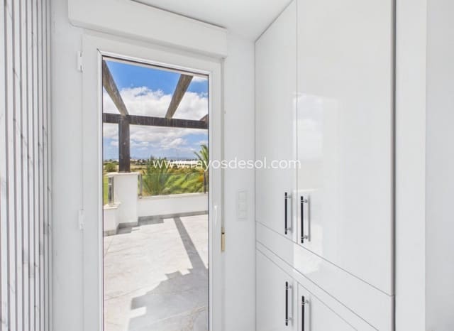 2 makuuhuone Omakotitalo myytävänä paikassa Mar Menor Golf Resort, Torre-Pacheco mukana uima-altaan - 395 000 € (Ref: 9945973)
