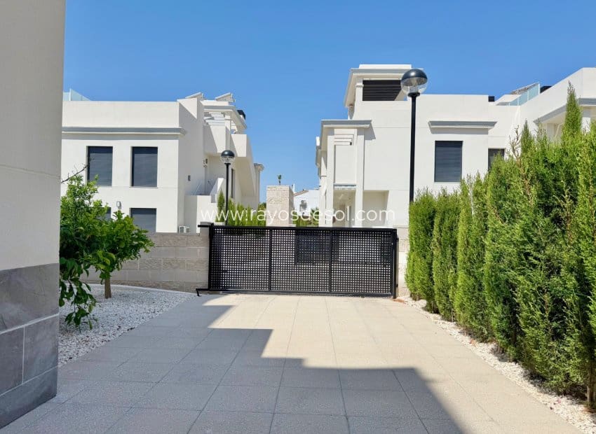 2 Zimmer Apartment zu verkaufen in Ciudad Quesada mit Pool - 359.000 € (Ref: 9948417)