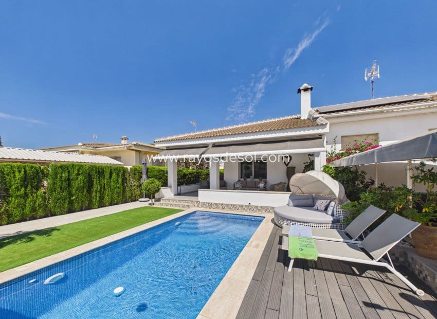 4 slaapkamer Villa te koop in Mar de Cristal met zwembad - € 550.000 (Ref: 9948419)
