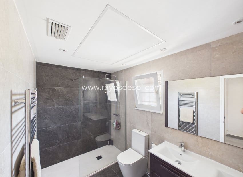 4 slaapkamer Villa te koop in Mar de Cristal met zwembad - € 550.000 (Ref: 9948419)