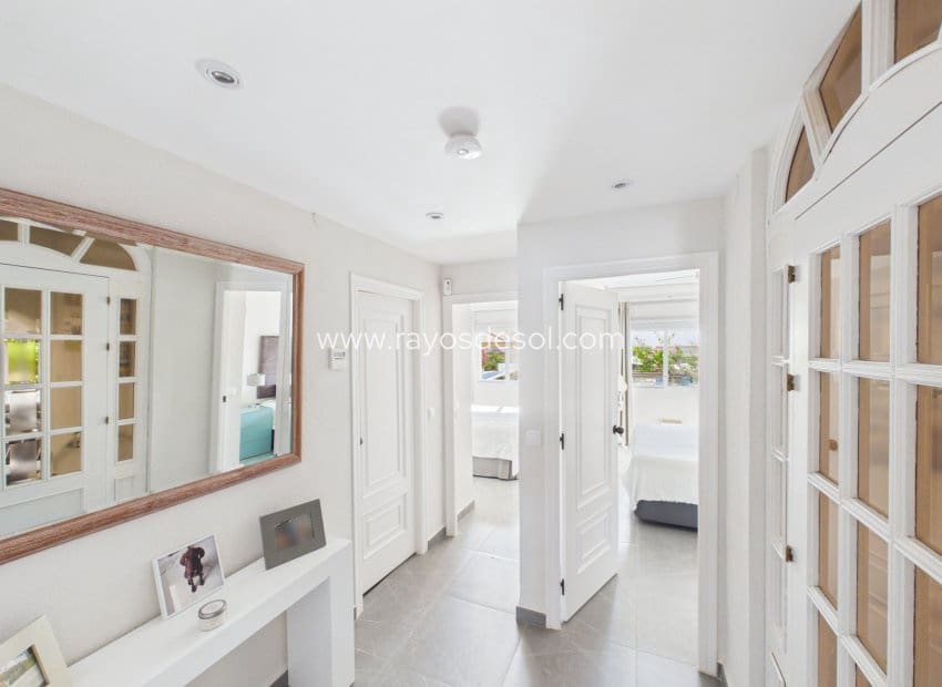 4 slaapkamer Villa te koop in Mar de Cristal met zwembad - € 550.000 (Ref: 9948419)