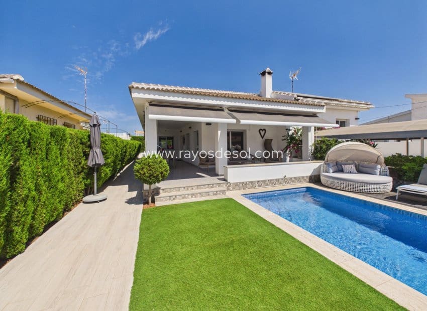 4 slaapkamer Villa te koop in Mar de Cristal met zwembad - € 550.000 (Ref: 9948419)