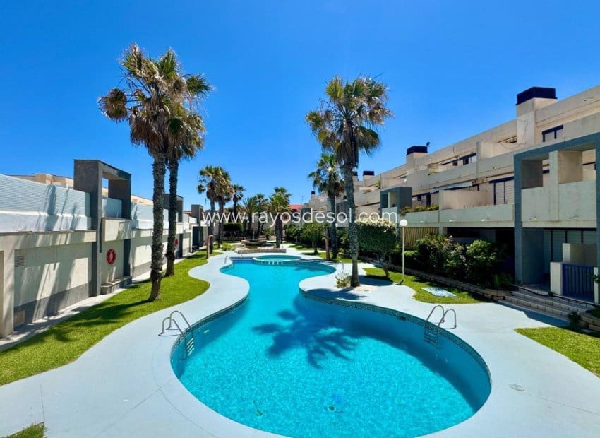 2 soveværelse Lejlighed til salg i La Mata med swimmingpool - € 319.000 (Ref: 9950086)