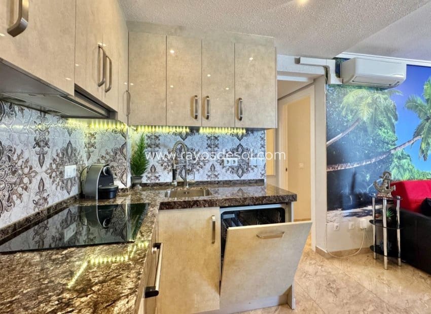 2 soveværelse Lejlighed til salg i La Mata med swimmingpool - € 319.000 (Ref: 9950086)