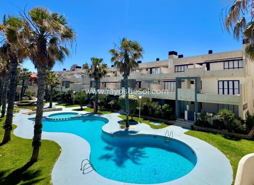 2 soveværelse Lejlighed til salg i La Mata med swimmingpool - € 319.000 (Ref: 9950086)