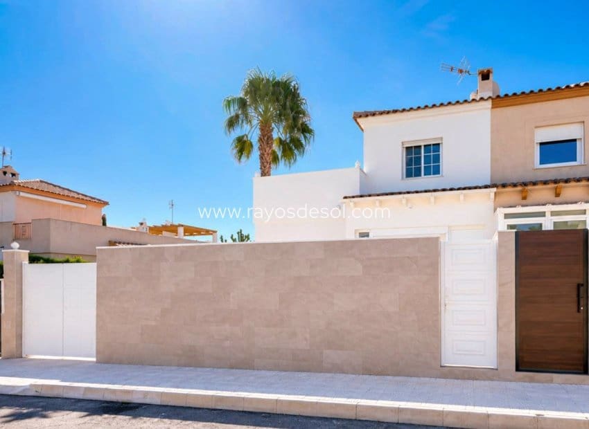 3 bedroom Townhouse for sale in Los Altos with pool - € 239,000 (Ref: 9950087)