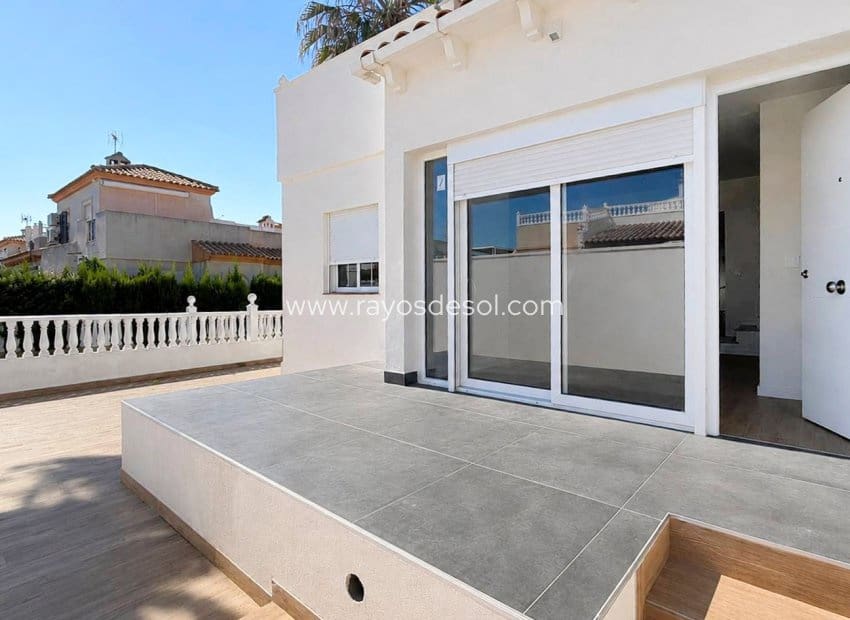 3 bedroom Townhouse for sale in Los Altos with pool - € 239,000 (Ref: 9950087)