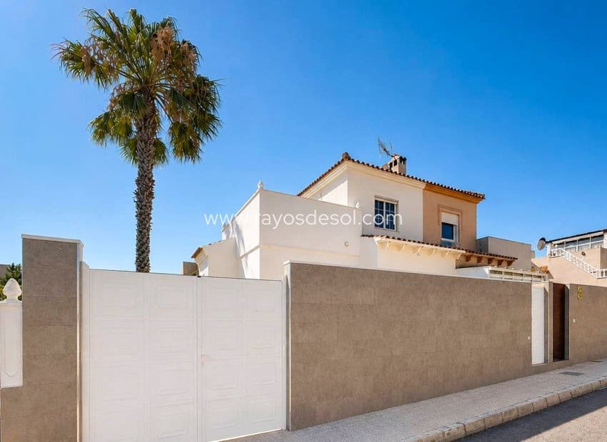 3 bedroom Townhouse for sale in Los Altos with pool - € 239,000 (Ref: 9950087)