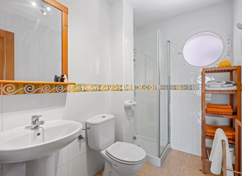 3 bedroom Apartment for sale in Cabo Roig with pool - € 320,000 (Ref: 9952837)