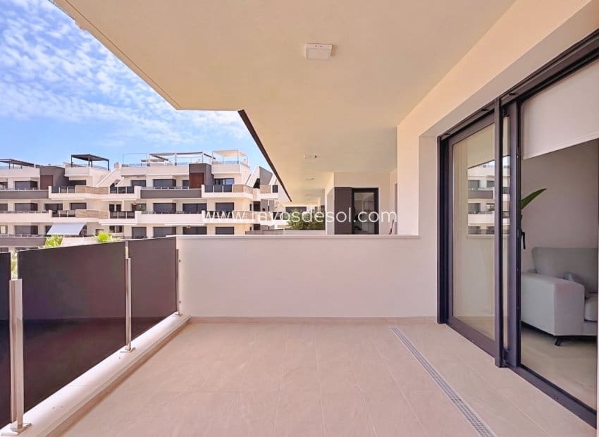 2 bedroom Apartment for sale in Orihuela Costa - € 295,000 (Ref: 9960097)