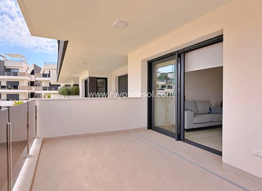 2 bedroom Apartment for sale in Orihuela Costa - € 295,000 (Ref: 9960097)