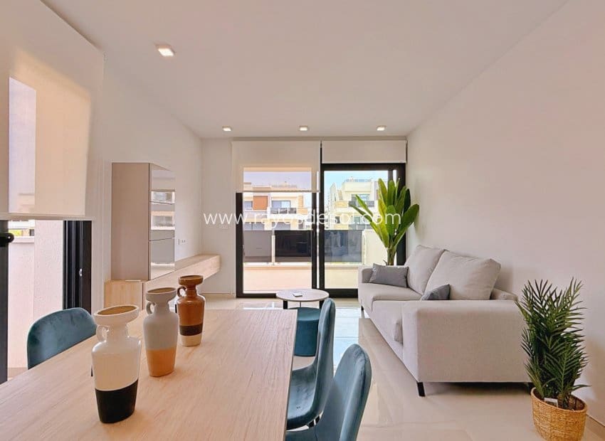 2 bedroom Apartment for sale in Orihuela Costa - € 295,000 (Ref: 9960097)