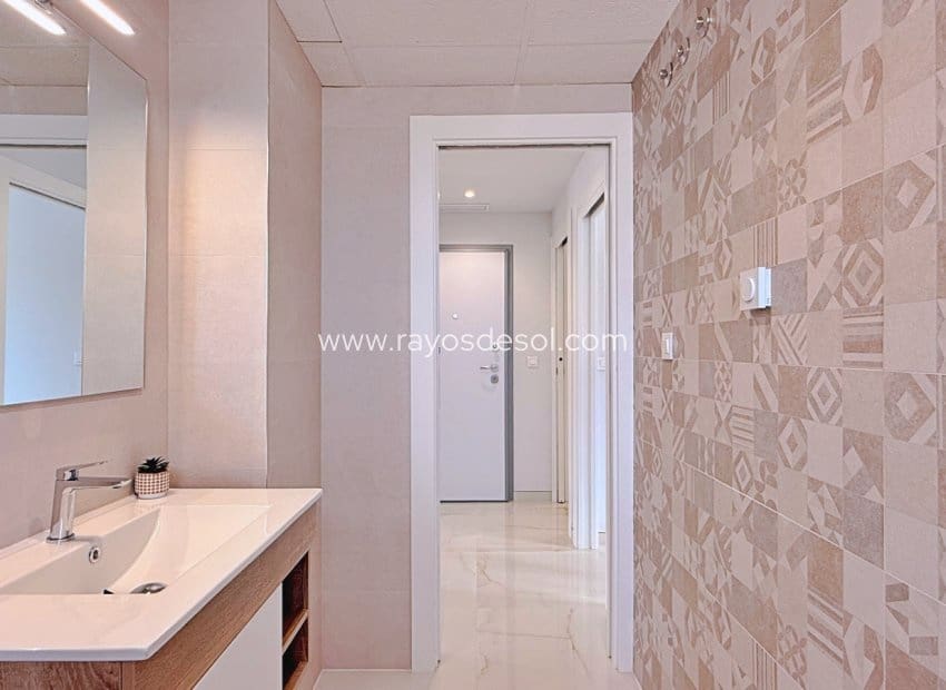 2 bedroom Apartment for sale in Orihuela Costa - € 295,000 (Ref: 9960097)