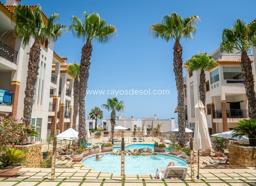 2 bedroom Apartment for sale in Guardamar del Segura - € 299,000 (Ref: 9960098)