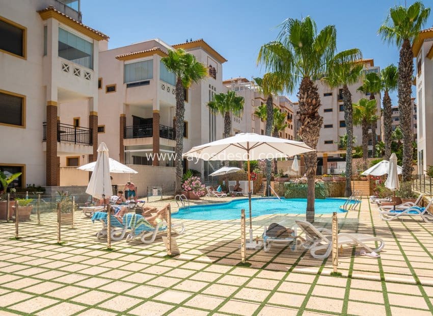 2 bedroom Apartment for sale in Guardamar del Segura - € 299,000 (Ref: 9960098)