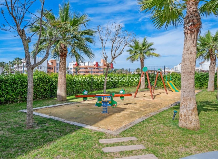2 Zimmer Apartment zu verkaufen in Orihuela Costa mit Pool - 315.000 € (Ref: 9962310)