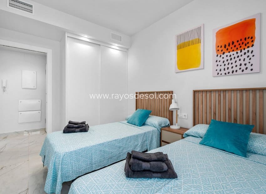 2 Zimmer Apartment zu verkaufen in Orihuela Costa mit Pool - 315.000 € (Ref: 9962310)