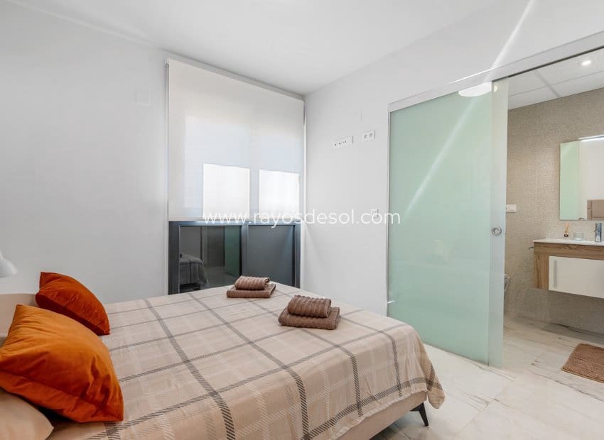 2 Zimmer Apartment zu verkaufen in Orihuela Costa mit Pool - 315.000 € (Ref: 9962310)