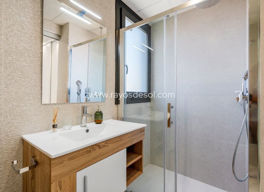 2 Zimmer Apartment zu verkaufen in Orihuela Costa mit Pool - 315.000 € (Ref: 9962310)