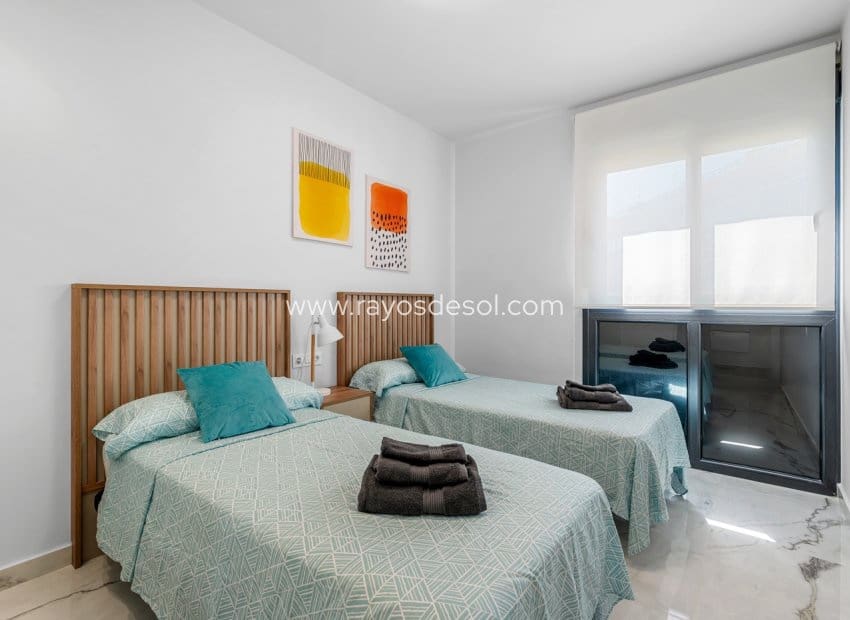 2 Zimmer Apartment zu verkaufen in Orihuela Costa mit Pool - 315.000 € (Ref: 9962310)