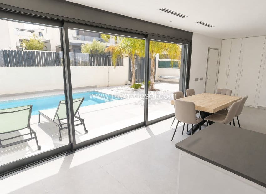 5 sypialnia Willa na sprzedaż w Algorfa z basenem - 550 000 € (Ref: 9965533)