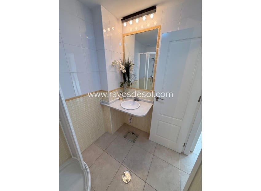 Ático de 3 habitaciones en San Cayetano en venta - 159.900 € (Ref: 9966840)
